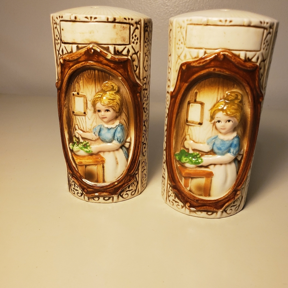 1977 Sears, Roebuck and Co colonial Baker women